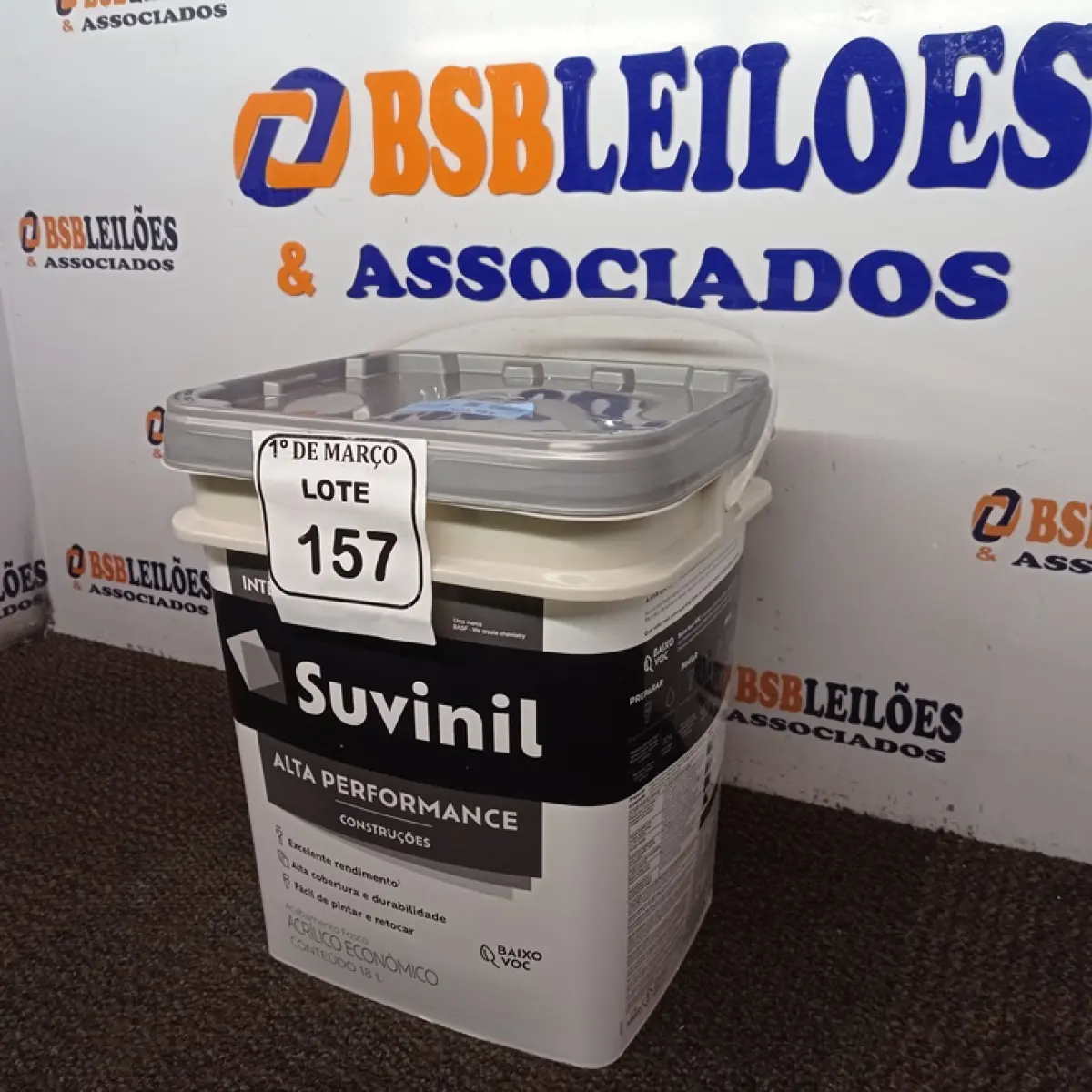 01 GALÃO DE TINTA SUVINIL DE 18L PARA INTERIORES ACABAMENTO FOSCO BRANCO. (NOVO) (NO ESTADO) ATENÇÃO! FAZER A VISITAÇÃO ANTES DE ARREMATAR, NÃO SABEMOS SE FUNCIONA. LEILÃO NÃO TEM GARANTIA E NEM DEVOLUÇÃO, SUJEITO A POSSÍVEIS AVARIAS VISÍVEIS/OCULTAS E/OU AUSÊNCIA DE COMPONENTES.