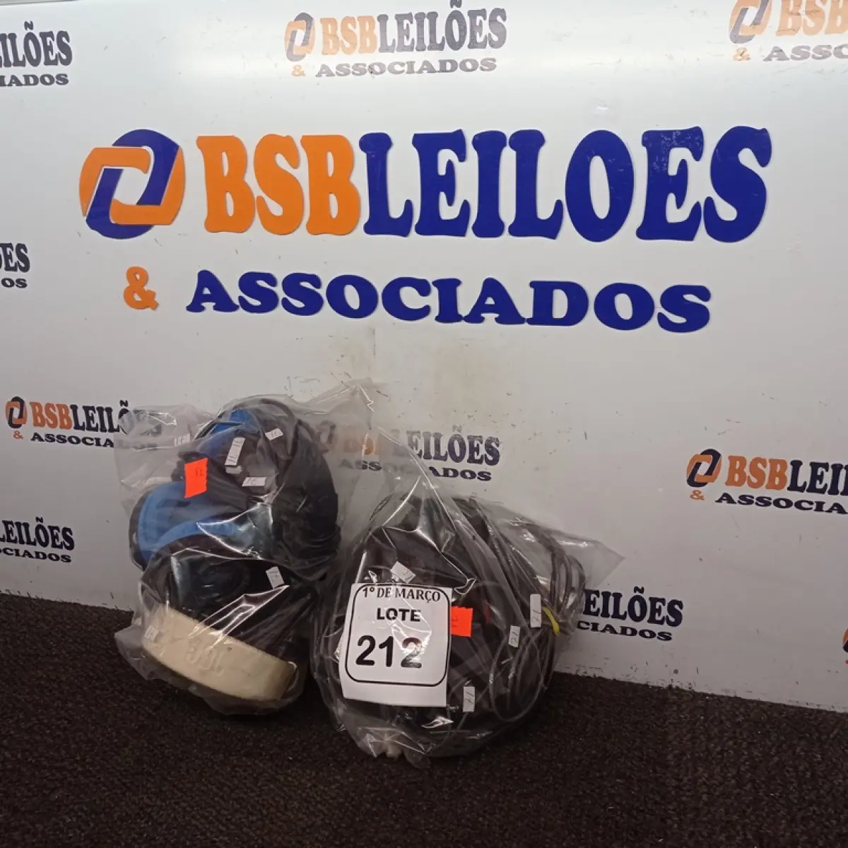 01 LOTE COM FONES DE OUVIDO DIVERSOS. (NO ESTADO) ATENÇÃO! FAZER A VISITAÇÃO ANTES DE ARREMATAR, NÃO SABEMOS SE FUNCIONA. LEILÃO NÃO TEM GARANTIA E NEM DEVOLUÇÃO, SUJEITO A POSSÍVEIS AVARIAS VISÍVEIS/OCULTAS E/OU AUSÊNCIA DE COMPONENTES.