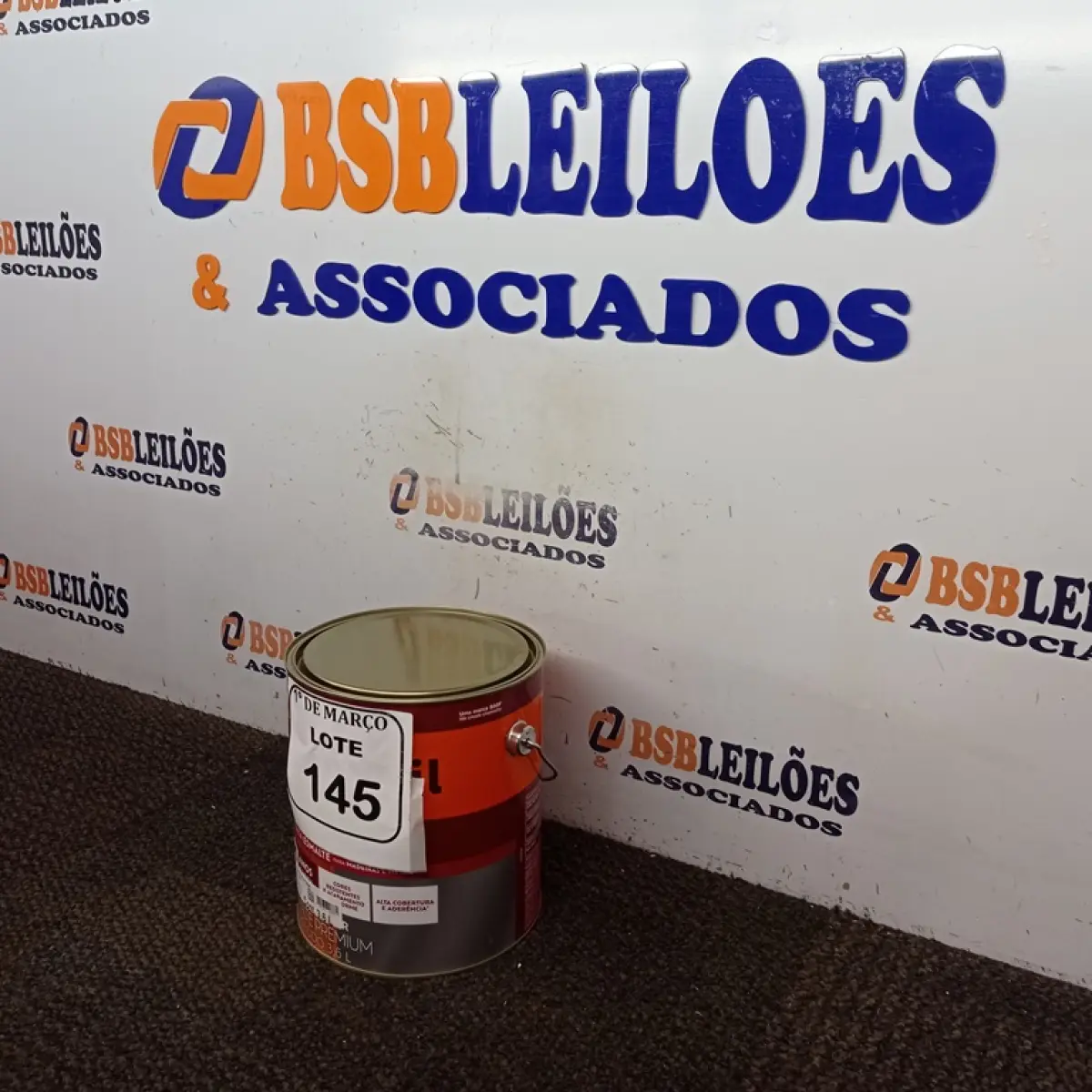 01 LATA DE TINTA ESMALTE PARA MADEIRAS E METAIS NA COR BRILHANTE PLATINA DE 3,6L MARCA SUVINIL. (NOVO) (NO ESTADO) ATENÇÃO! FAZER A VISITAÇÃO ANTES DE ARREMATAR, NÃO SABEMOS SE FUNCIONA. LEILÃO NÃO TEM GARANTIA E NEM DEVOLUÇÃO, SUJEITO A POSSÍVEIS AVARIAS VISÍVEIS/OCULTAS E/OU AUSÊNCIA DE COMPONENTES.