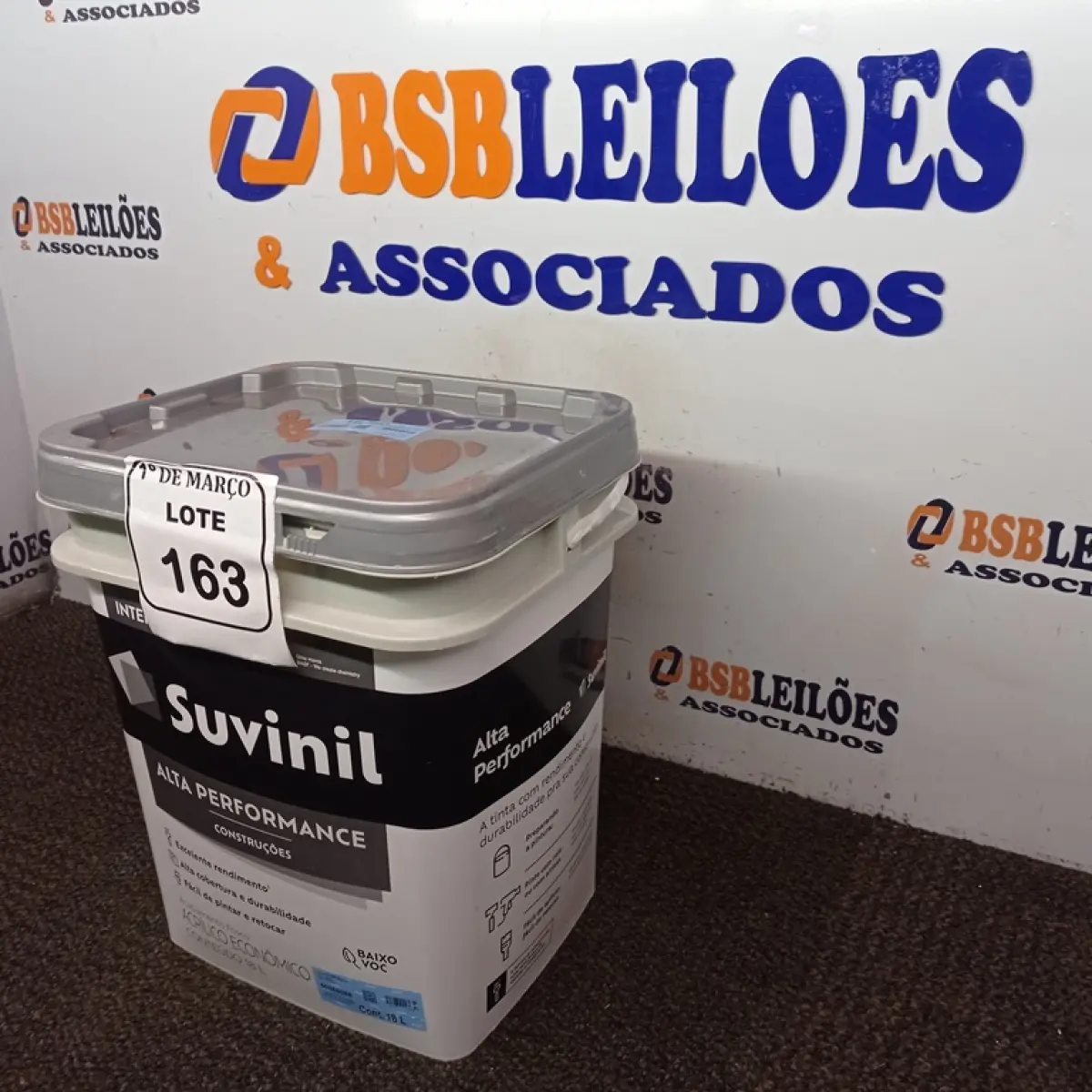 01 GALÃO DE TINTA SUVINIL DE 18L PARA INTERIORES ACABAMENTO FOSCO BRANCO. (NOVO) (NO ESTADO) ATENÇÃO! FAZER A VISITAÇÃO ANTES DE ARREMATAR, NÃO SABEMOS SE FUNCIONA. LEILÃO NÃO TEM GARANTIA E NEM DEVOLUÇÃO, SUJEITO A POSSÍVEIS AVARIAS VISÍVEIS/OCULTAS E/OU AUSÊNCIA DE COMPONENTES.