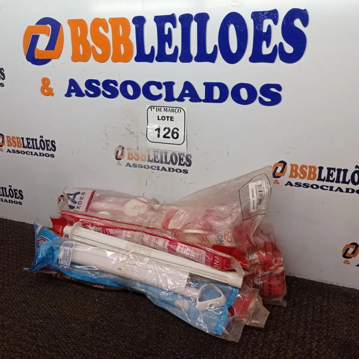 01 LOTE COM VÁRIAS HASTE PARA CHUVEIRO ELÉTRICO. (NOVO) (NO ESTADO) ATENÇÃO! FAZER A VISITAÇÃO ANTES DE ARREMATAR, NÃO SABEMOS SE FUNCIONA. LEILÃO NÃO TEM GARANTIA E NEM DEVOLUÇÃO, SUJEITO A POSSÍVEIS AVARIAS VISÍVEIS/OCULTAS E/OU AUSÊNCIA DE COMPONENTES.