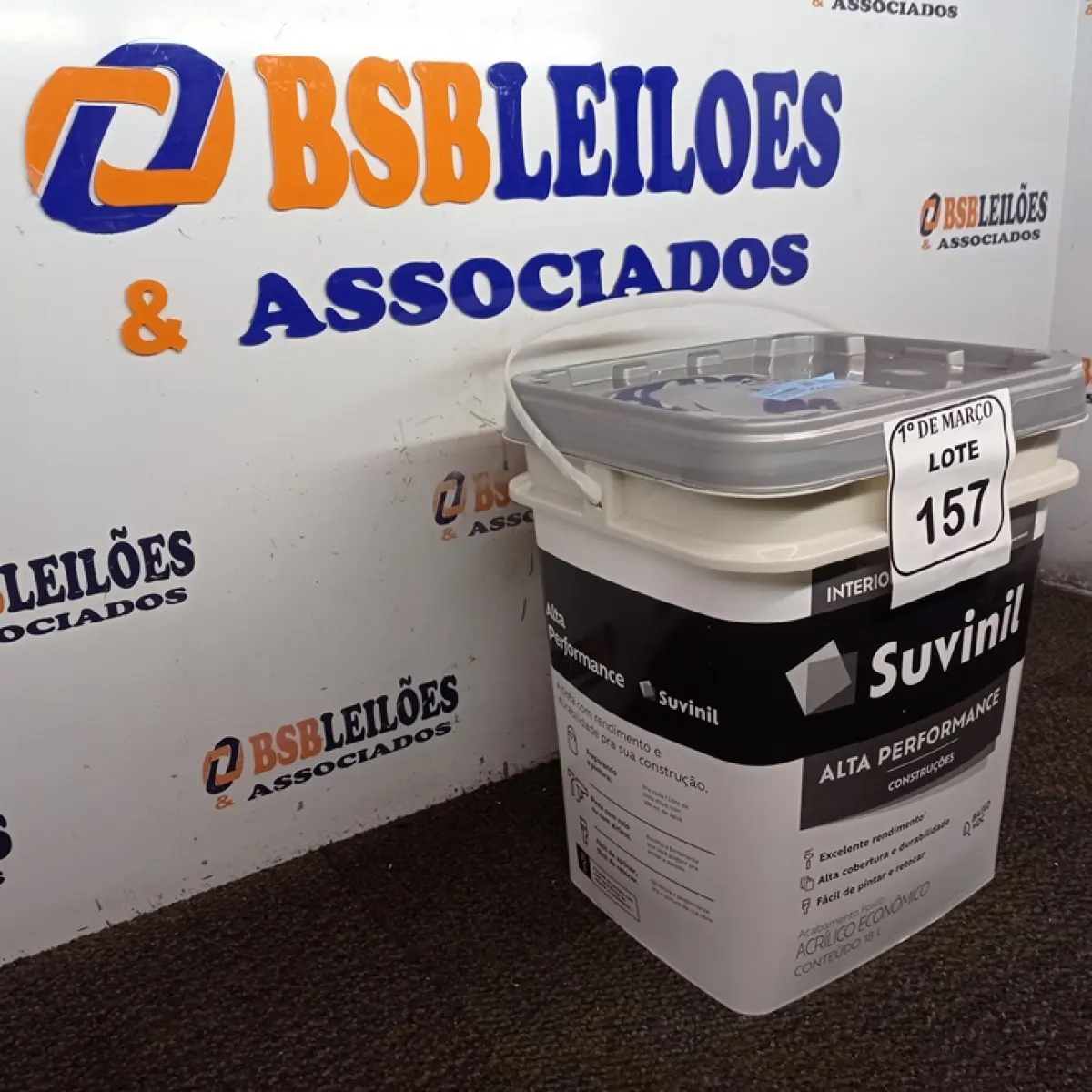 01 GALÃO DE TINTA SUVINIL DE 18L PARA INTERIORES ACABAMENTO FOSCO BRANCO. (NOVO) (NO ESTADO) ATENÇÃO! FAZER A VISITAÇÃO ANTES DE ARREMATAR, NÃO SABEMOS SE FUNCIONA. LEILÃO NÃO TEM GARANTIA E NEM DEVOLUÇÃO, SUJEITO A POSSÍVEIS AVARIAS VISÍVEIS/OCULTAS E/OU AUSÊNCIA DE COMPONENTES.