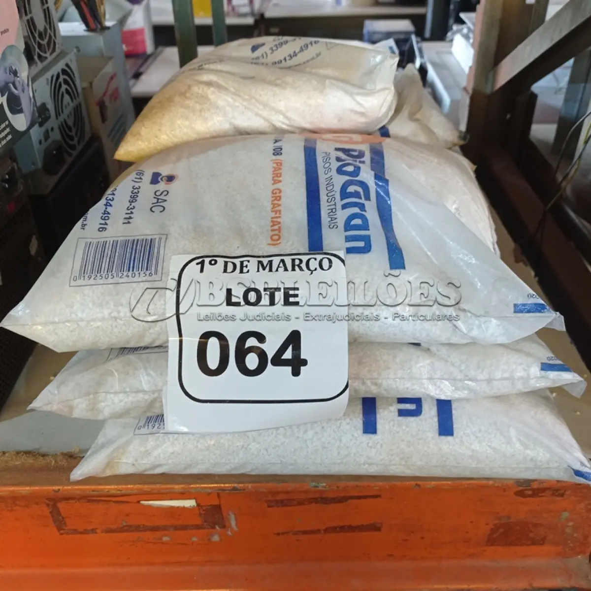 LOTE 064 - 08 PACOTES DE GRANITINA /08 PARA GRAFIATO COM 4KG CADA. (NOVO) (NO ESTADO) ATENÇÃO! FAZER A VISITAÇÃO ANTES DE ARREMATAR, NÃO SABEMOS SE FUNCIONA. LEILÃO NÃO TEM GARANTIA E NEM DEVOLUÇÃO, SUJEITO A POSSÍVEIS AVARIAS VISÍVEIS/OCULTAS E/OU AUSÊNCIA DE COMPONENTES.