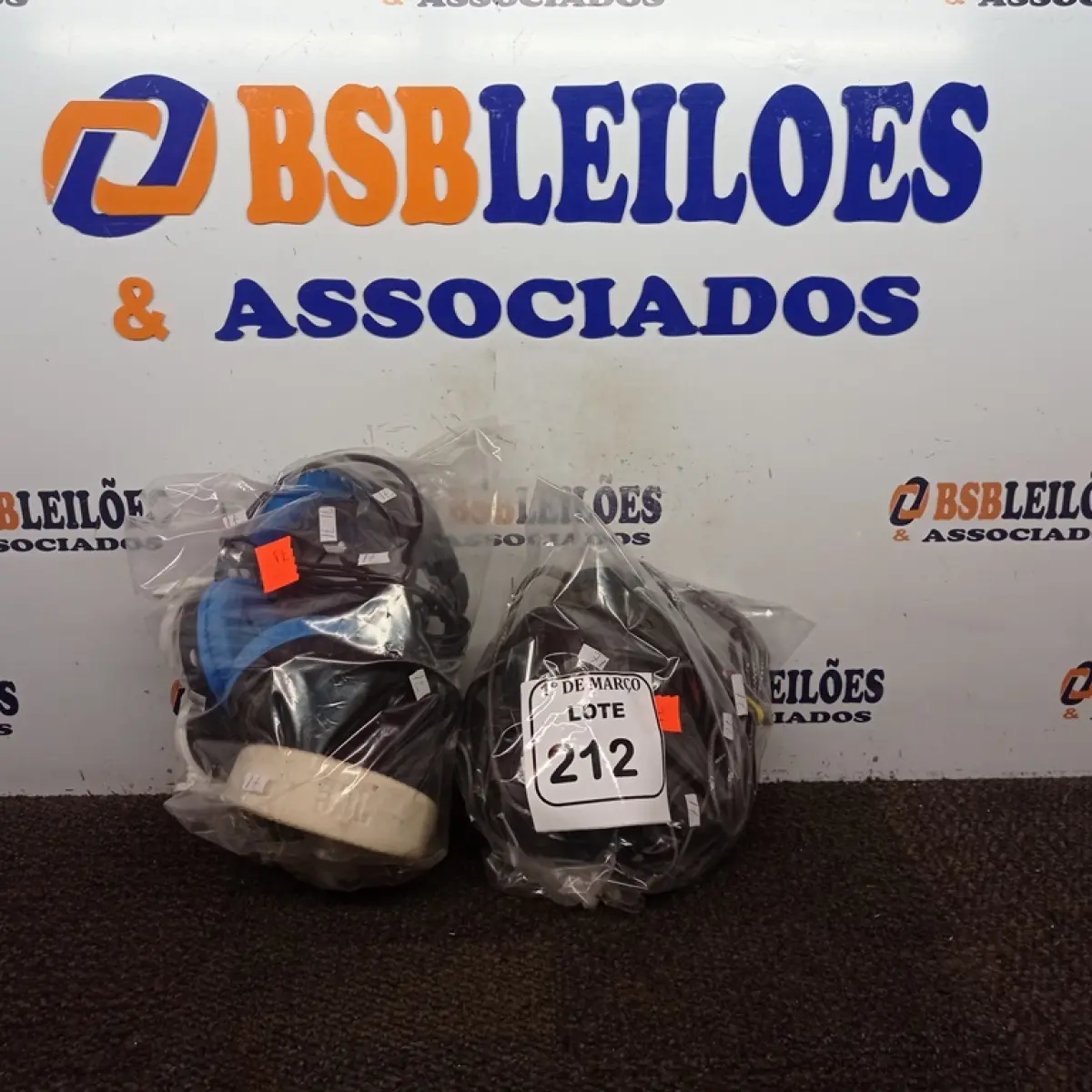 01 LOTE COM FONES DE OUVIDO DIVERSOS. (NO ESTADO) ATENÇÃO! FAZER A VISITAÇÃO ANTES DE ARREMATAR, NÃO SABEMOS SE FUNCIONA. LEILÃO NÃO TEM GARANTIA E NEM DEVOLUÇÃO, SUJEITO A POSSÍVEIS AVARIAS VISÍVEIS/OCULTAS E/OU AUSÊNCIA DE COMPONENTES.