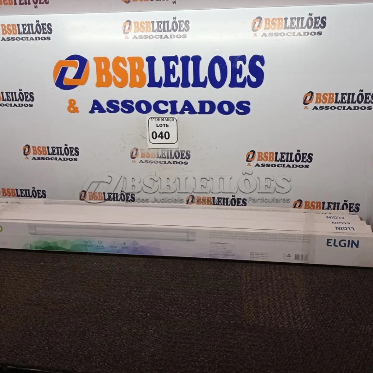 LOTE 040 - 05 LUMINÁRIAS LED DUOLINE 36W MARCA ELGIN. (NOVO) (NO ESTADO) ATENÇÃO! FAZER A VISITAÇÃO ANTES DE ARREMATAR, NÃO SABEMOS SE FUNCIONA. LEILÃO NÃO TEM GARANTIA E NEM DEVOLUÇÃO, SUJEITO A POSSÍVEIS AVARIAS VISÍVEIS/OCULTAS E/OU AUSÊNCIA DE COMPONENTES.