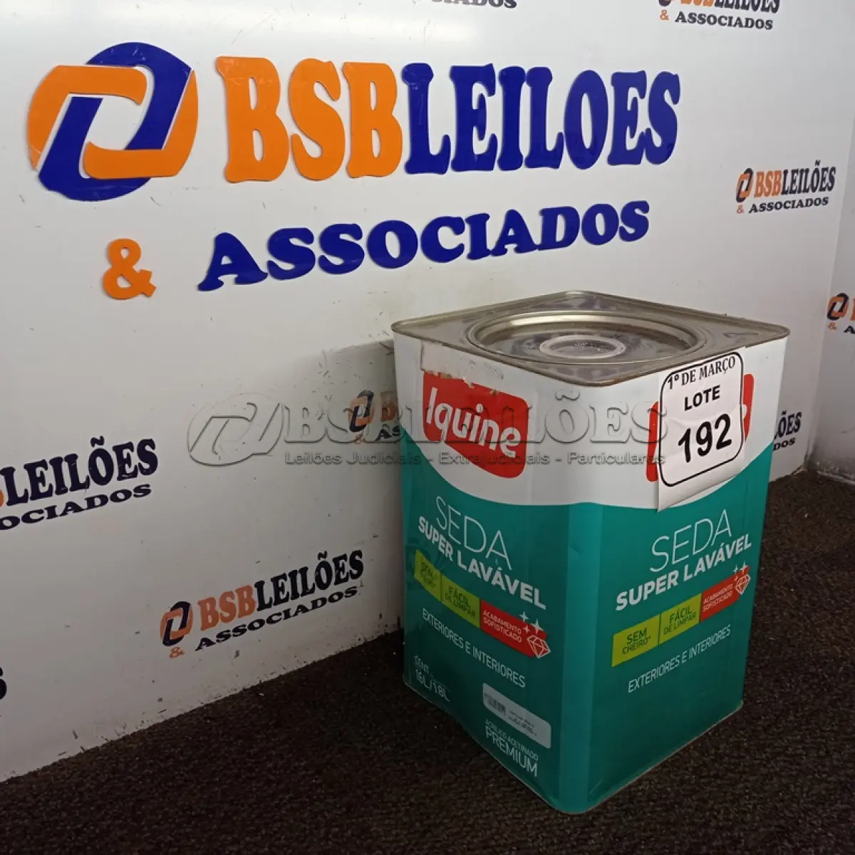LOTE 192 - 01 LATA DE TINTA SEDA SUPER LAVÁVEL IQUINE NA COR BASE C ACETINADO 18 LITROS. (NO ESTADO) ATENÇÃO! FAZER A VISITAÇÃO ANTES DE ARREMATAR, NÃO SABEMOS SE FUNCIONA. LEILÃO NÃO TEM GARANTIA E NEM DEVOLUÇÃO, SUJEITO A POSSÍVEIS AVARIAS VISÍVEIS/OCULTAS E/OU AUSÊNCIA DE COMPONENTES.