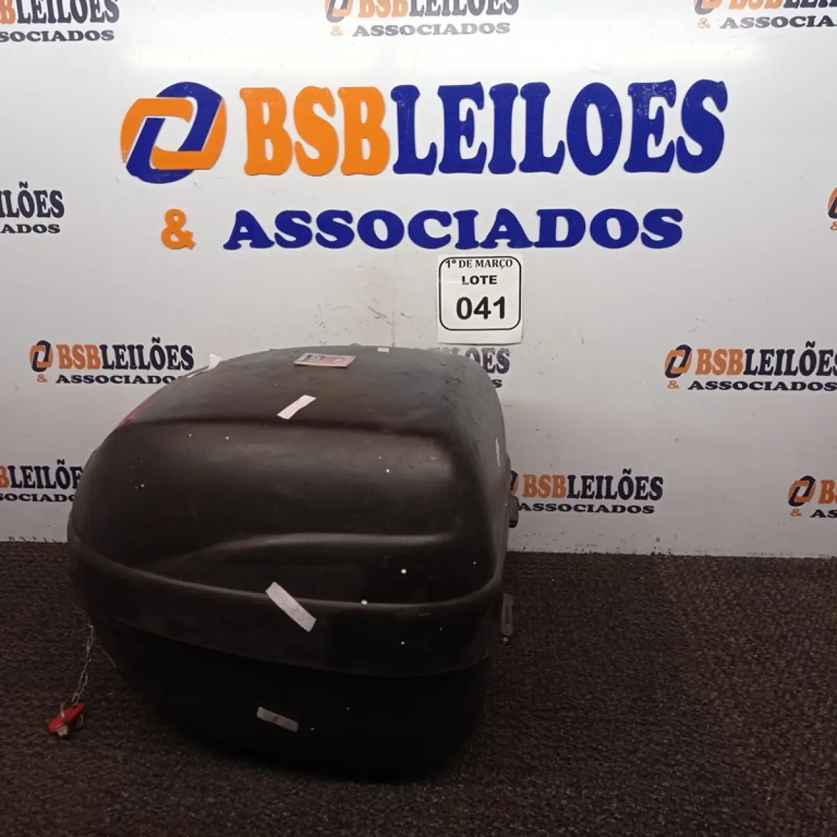 01 BAÚ PARA MOTO MARCA GIVI. (NO ESTADO) ATENÇÃO! FAZER A VISITAÇÃO ANTES DE ARREMATAR, NÃO SABEMOS SE FUNCIONA. LEILÃO NÃO TEM GARANTIA E NEM DEVOLUÇÃO, SUJEITO A POSSÍVEIS AVARIAS VISÍVEIS/OCULTAS E/OU AUSÊNCIA DE COMPONENTES.