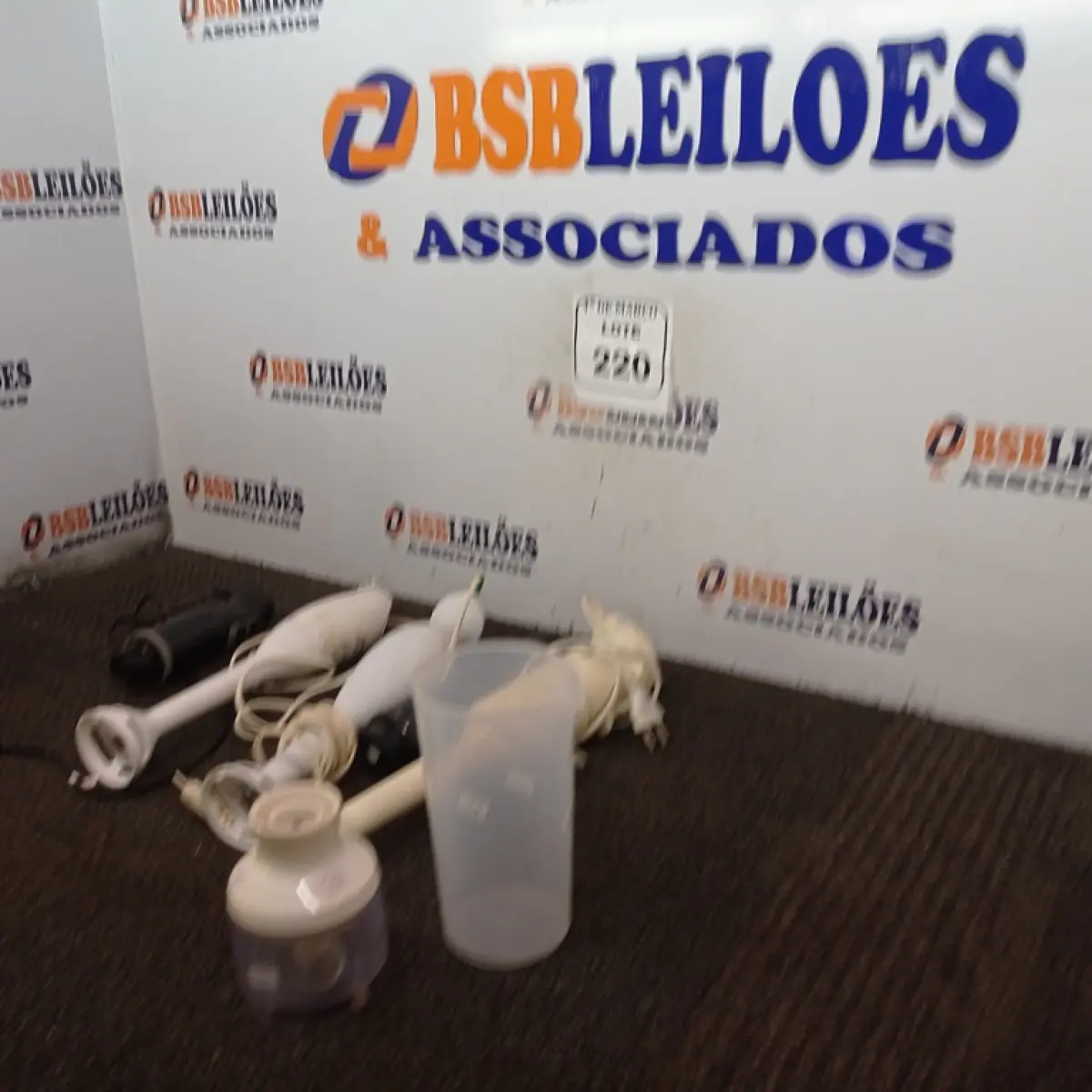 01 LOTE COM APARELHOS DE MIXER DIVERSOS. (NO ESTADO) ATENÇÃO! FAZER A VISITAÇÃO ANTES DE ARREMATAR, NÃO SABEMOS SE FUNCIONA. LEILÃO NÃO TEM GARANTIA E NEM DEVOLUÇÃO, SUJEITO A POSSÍVEIS AVARIAS VISÍVEIS/OCULTAS E/OU AUSÊNCIA DE COMPONENTES.