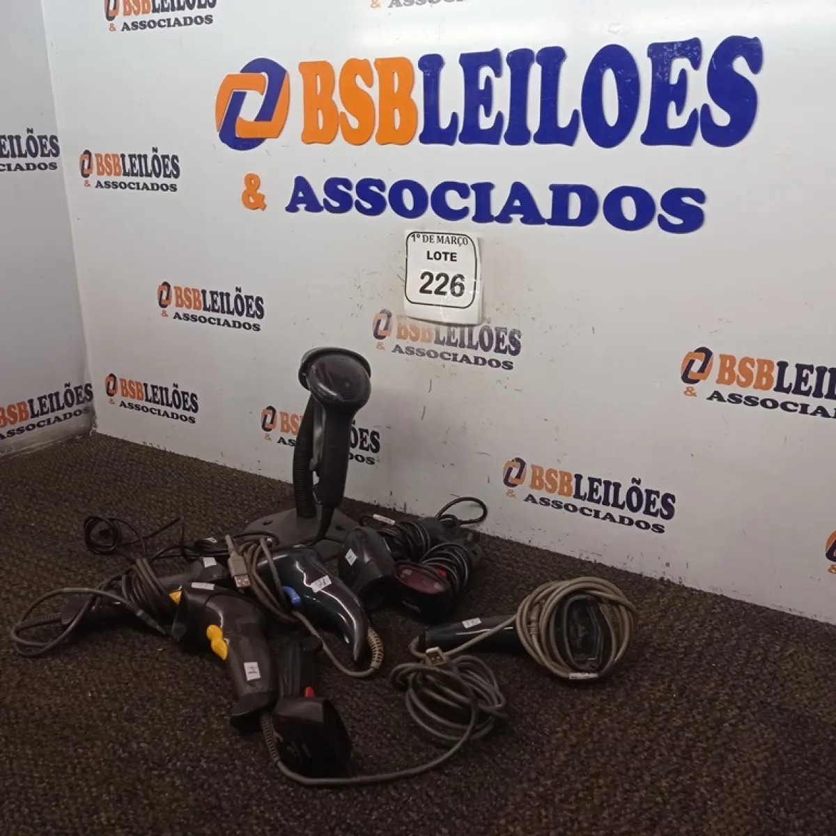01 LOTE COM LEITORES DE CÓDIGO DE BARRA. (NO ESTADO) ATENÇÃO! FAZER A VISITAÇÃO ANTES DE ARREMATAR, NÃO SABEMOS SE FUNCIONA. LEILÃO NÃO TEM GARANTIA E NEM DEVOLUÇÃO, SUJEITO A POSSÍVEIS AVARIAS VISÍVEIS/OCULTAS E/OU AUSÊNCIA DE COMPONENTES.