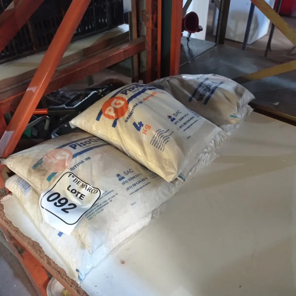 07 PACOTES DE GRANITINA /08 PARA GRAFIATO COM 4KG CADA. (NOVO) (NO ESTADO) ATENÇÃO! FAZER A VISITAÇÃO ANTES DE ARREMATAR, NÃO SABEMOS SE FUNCIONA. LEILÃO NÃO TEM GARANTIA E NEM DEVOLUÇÃO, SUJEITO A POSSÍVEIS AVARIAS VISÍVEIS/OCULTAS E/OU AUSÊNCIA DE COMPONENTES.