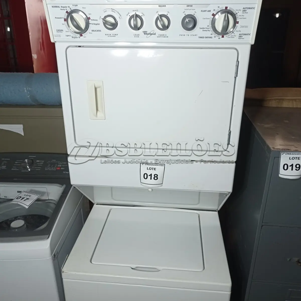 LOTE 018 - 01 LAVADORA E SECADORA WHIRLPOOL 110V (COMBO). (NO ESTADO EM QUE SE ENCONTRA. SUJEITO A AVARIAS OCULTAS/VISÍVEIS.) AV9948N
