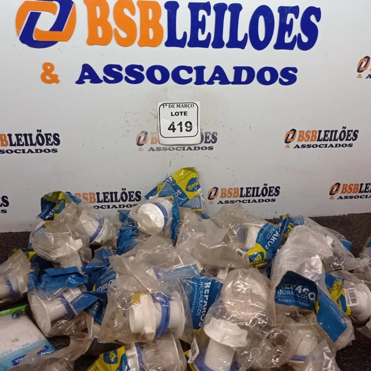 01 LOTE COM VÁLVULA DE ESCOAMENTO BRANCO DE 1,1/4. (NO ESTADO) ATENÇÃO! FAZER A VISITAÇÃO ANTES DE ARREMATAR, NÃO SABEMOS SE FUNCIONA. LEILÃO NÃO TEM GARANTIA E NEM DEVOLUÇÃO, SUJEITO A POSSÍVEIS AVARIAS VISÍVEIS/OCULTAS E/OU AUSÊNCIA DE COMPONENTES.