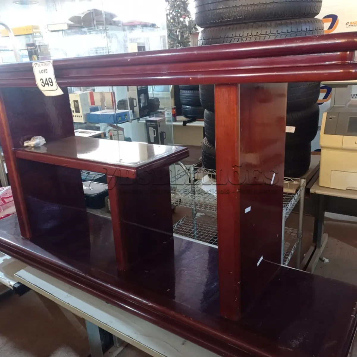 LOTE 349 - 01 RACK EM MADEIRA. (NO ESTADO) ATENÇÃO! FAZER A VISITAÇÃO ANTES DE ARREMATAR, NÃO SABEMOS SE FUNCIONA. LEILÃO NÃO TEM GARANTIA E NEM DEVOLUÇÃO, SUJEITO A POSSÍVEIS AVARIAS VISÍVEIS/OCULTAS E/OU AUSÊNCIA DE COMPONENTES.