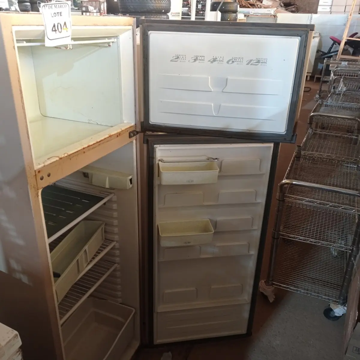 01 GELADEIRA BRASTEMP 220V. (NO ESTADO) ATENÇÃO! FAZER A VISITAÇÃO ANTES DE ARREMATAR, NÃO SABEMOS SE FUNCIONA. LEILÃO NÃO TEM GARANTIA E NEM DEVOLUÇÃO, SUJEITO A POSSÍVEIS AVARIAS VISÍVEIS/OCULTAS E/OU AUSÊNCIA DE COMPONENTES.