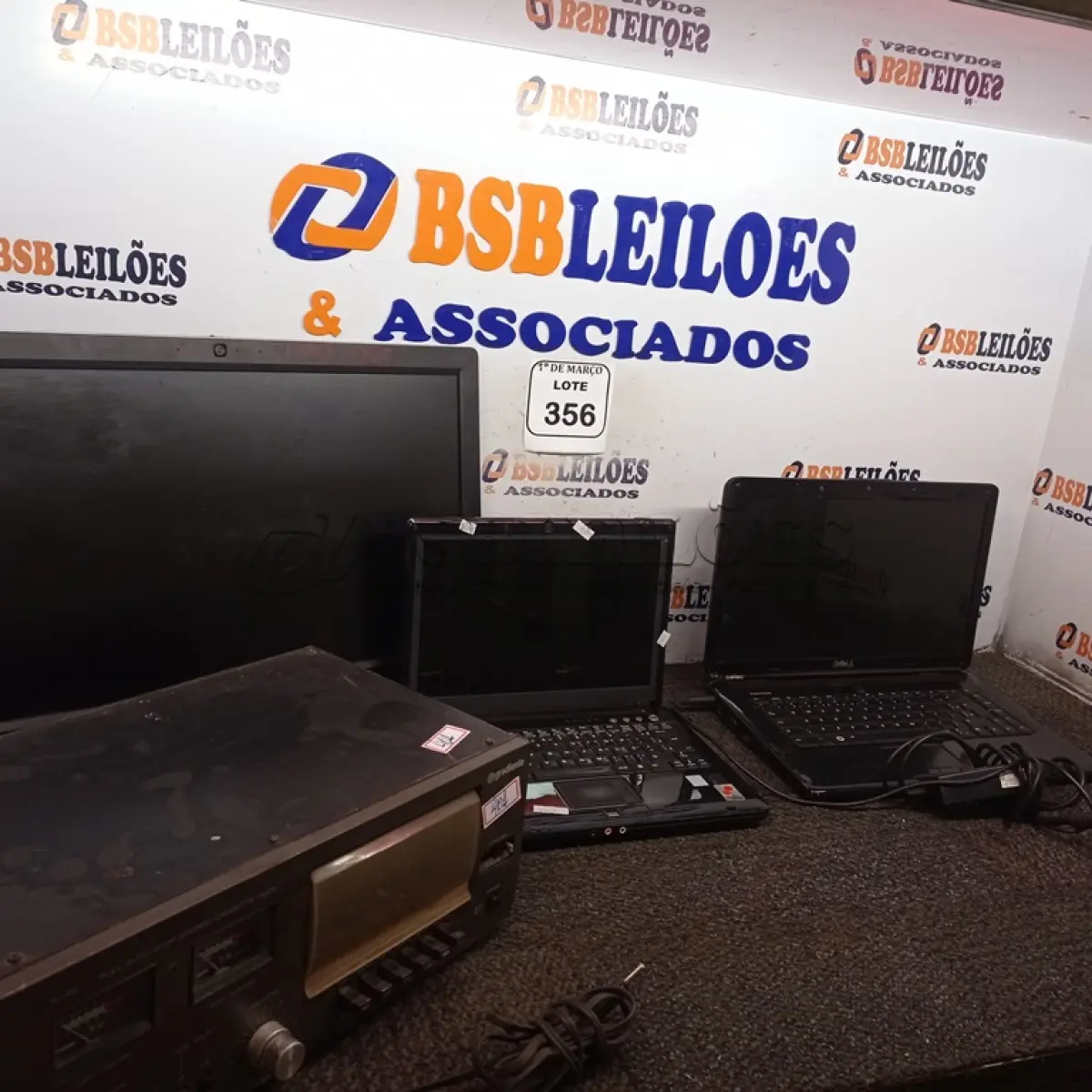 LOTE 356 - 01 ALL IN ONE, 01 STÉREO CASSETE DECK GRADIENTE E 02 NOTEBOOKS COM AVARIAS. (NO ESTADO) ATENÇÃO! FAZER A VISITAÇÃO ANTES DE ARREMATAR, NÃO SABEMOS SE FUNCIONA. LEILÃO NÃO TEM GARANTIA E NEM DEVOLUÇÃO, SUJEITO A POSSÍVEIS AVARIAS VISÍVEIS/OCULTAS E/OU AUSÊNCIA DE COMPONENTES.