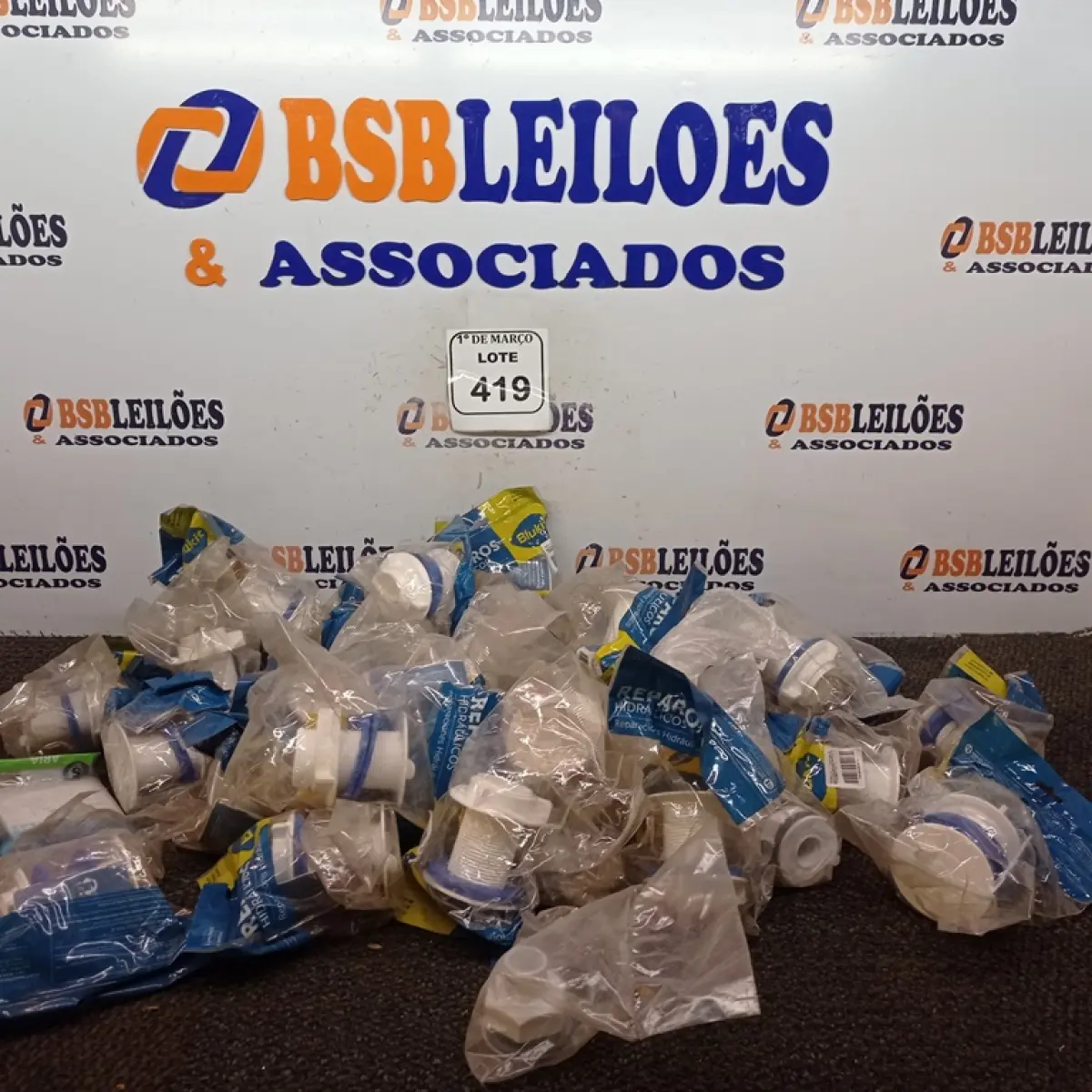 01 LOTE COM VÁLVULA DE ESCOAMENTO BRANCO DE 1,1/4. (NO ESTADO) ATENÇÃO! FAZER A VISITAÇÃO ANTES DE ARREMATAR, NÃO SABEMOS SE FUNCIONA. LEILÃO NÃO TEM GARANTIA E NEM DEVOLUÇÃO, SUJEITO A POSSÍVEIS AVARIAS VISÍVEIS/OCULTAS E/OU AUSÊNCIA DE COMPONENTES.