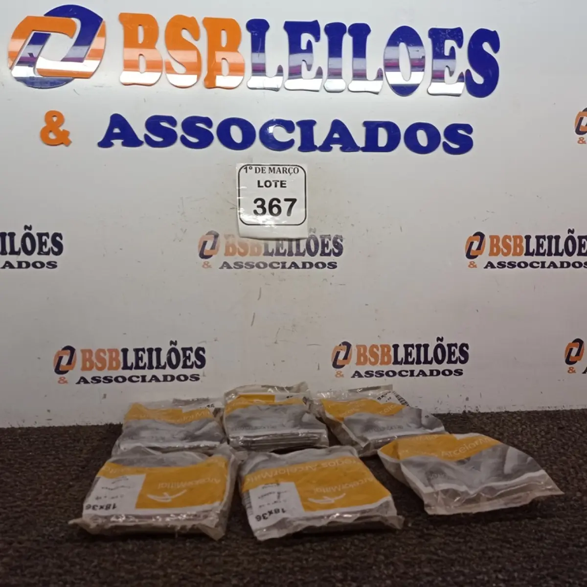06 KG DE PREGOS COM CABEÇA 18X36. (NO ESTADO) ATENÇÃO! FAZER A VISITAÇÃO ANTES DE ARREMATAR, NÃO SABEMOS SE FUNCIONA. LEILÃO NÃO TEM GARANTIA E NEM DEVOLUÇÃO, SUJEITO A POSSÍVEIS AVARIAS VISÍVEIS/OCULTAS E/OU AUSÊNCIA DE COMPONENTES.