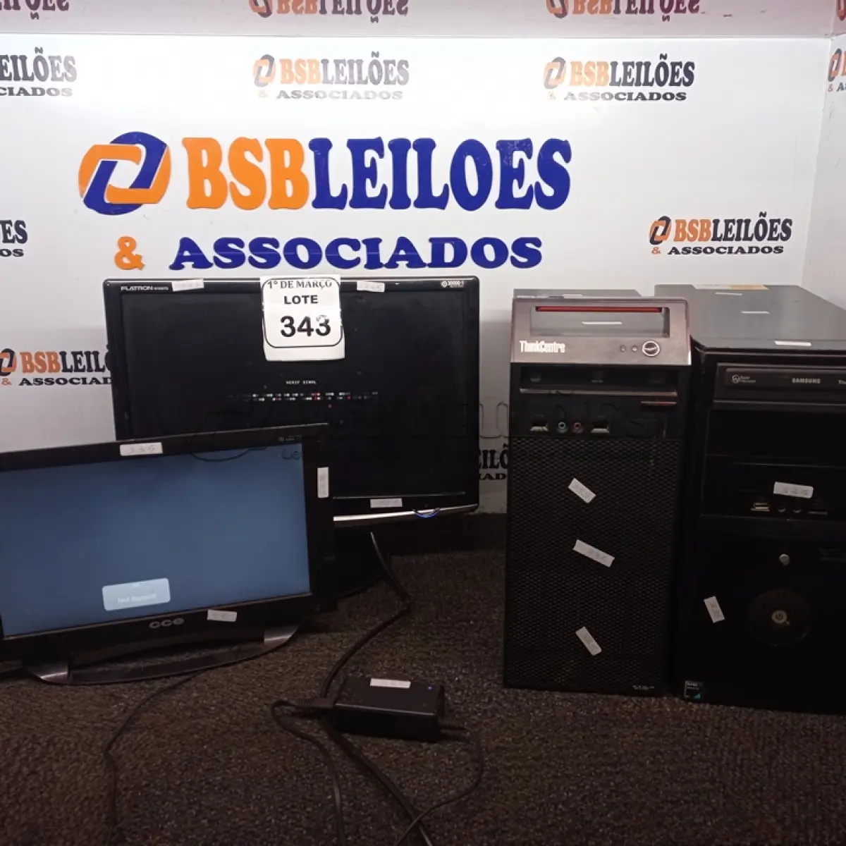 LOTE 343 - 02 CPU’S, 01 MONITOR LG E 01 MONITOR CCE. (NO ESTADO) ATENÇÃO! FAZER A VISITAÇÃO ANTES DE ARREMATAR, NÃO SABEMOS SE FUNCIONA. LEILÃO NÃO TEM GARANTIA E NEM DEVOLUÇÃO, SUJEITO A POSSÍVEIS AVARIAS VISÍVEIS/OCULTAS E/OU AUSÊNCIA DE COMPONENTES.