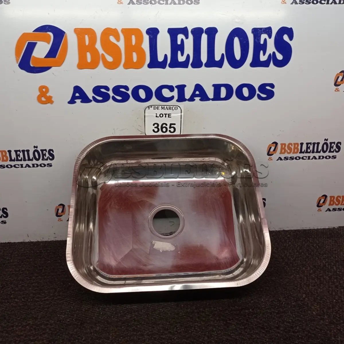 LOTE 365 - 01 CUBA EM INOX STANDART 400X340X140MM.(NOVO). (NO ESTADO) ATENÇÃO! FAZER A VISITAÇÃO ANTES DE ARREMATAR, NÃO SABEMOS SE FUNCIONA. LEILÃO NÃO TEM GARANTIA E NEM DEVOLUÇÃO, SUJEITO A POSSÍVEIS AVARIAS VISÍVEIS/OCULTAS E/OU AUSÊNCIA DE COMPONENTES.