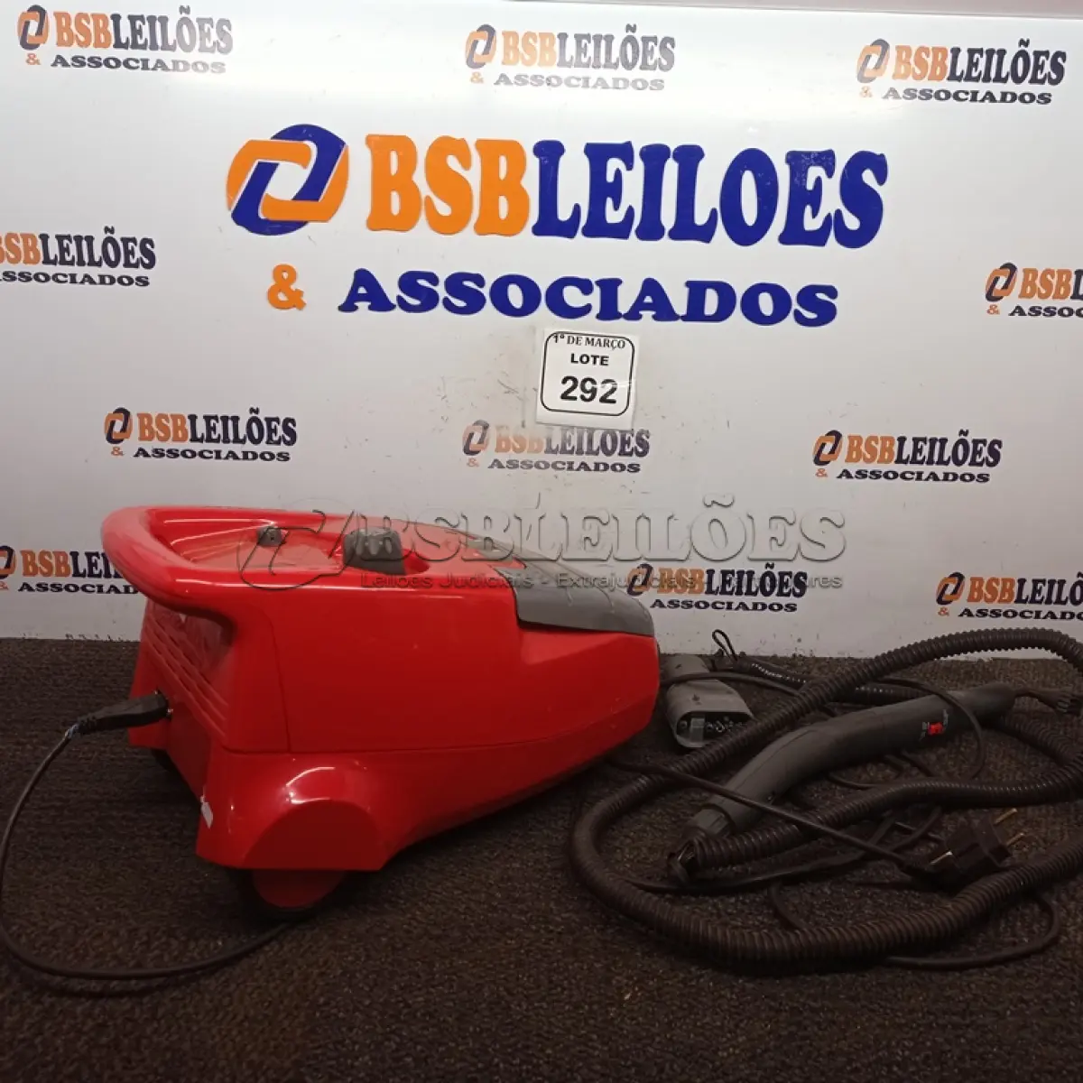 LOTE 292 - 01 VAPORETO COM MARTELA E ACESSÓRIOS 220 VOLTS. (NO ESTADO) ATENÇÃO! FAZER A VISITAÇÃO ANTES DE ARREMATAR, NÃO SABEMOS SE FUNCIONA. LEILÃO NÃO TEM GARANTIA E NEM DEVOLUÇÃO, SUJEITO A POSSÍVEIS AVARIAS VISÍVEIS/OCULTAS E/OU AUSÊNCIA DE COMPONENTES.