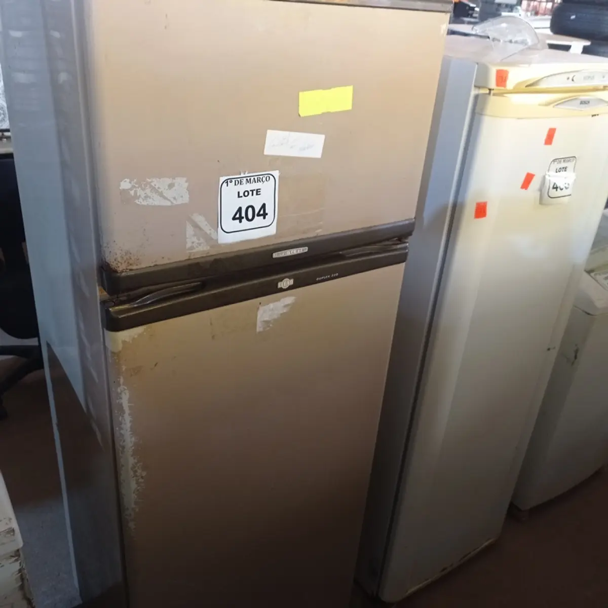 01 GELADEIRA BRASTEMP 220V. (NO ESTADO) ATENÇÃO! FAZER A VISITAÇÃO ANTES DE ARREMATAR, NÃO SABEMOS SE FUNCIONA. LEILÃO NÃO TEM GARANTIA E NEM DEVOLUÇÃO, SUJEITO A POSSÍVEIS AVARIAS VISÍVEIS/OCULTAS E/OU AUSÊNCIA DE COMPONENTES.