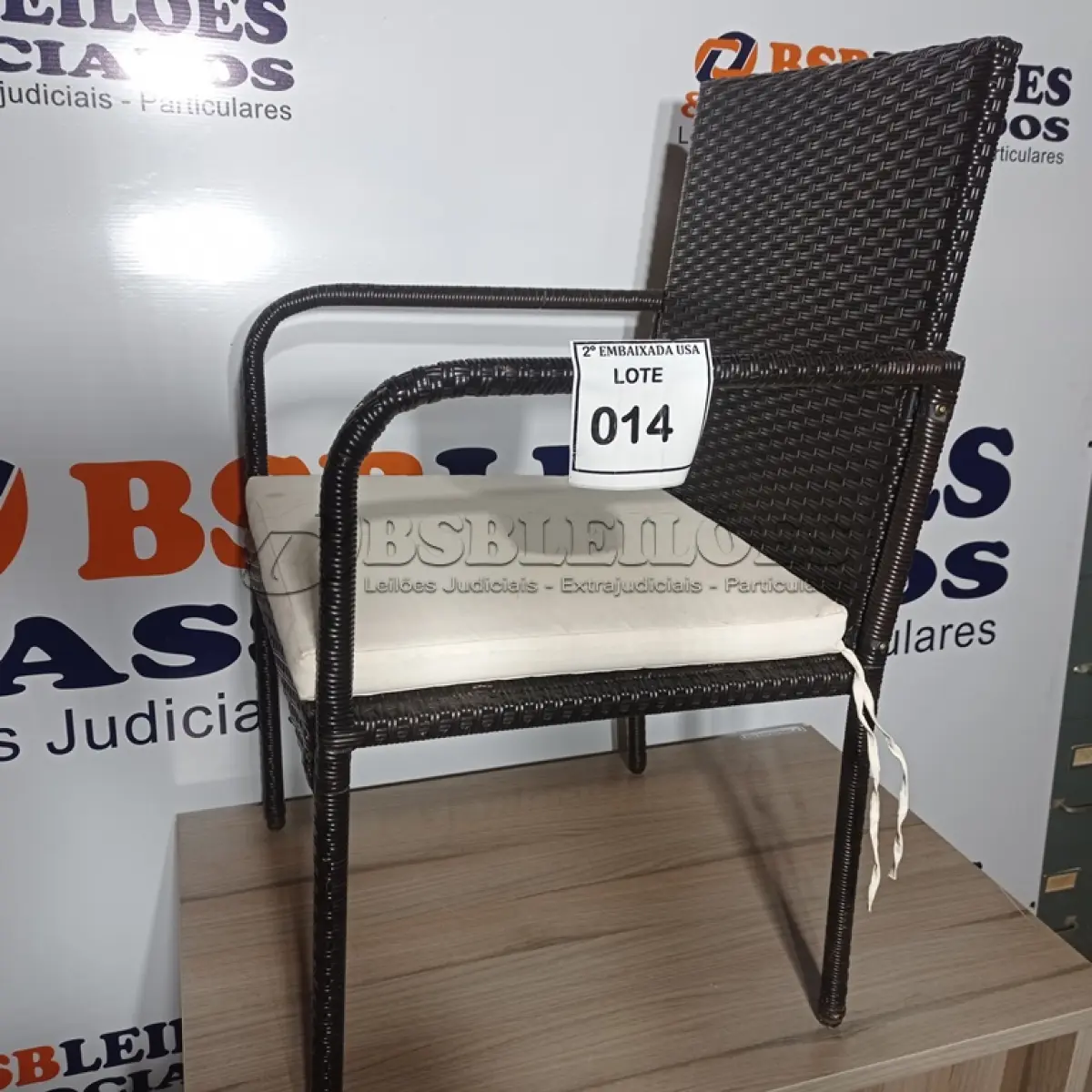 LOTE 014 - 01 GARDEN CHAIR. (CADEIRA DE JARDIM) (NO ESTADO EM QUE SE ENCONTRA. SUJEITO A AVARIAS OCULTAS/VISÍVEIS.) BH1671B