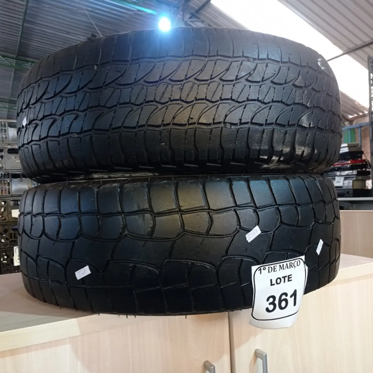 02 PNEUS MEIA VIDA 205/60 ARO16. (NO ESTADO) ATENÇÃO! FAZER A VISITAÇÃO ANTES DE ARREMATAR, NÃO SABEMOS SE FUNCIONA. LEILÃO NÃO TEM GARANTIA E NEM DEVOLUÇÃO, SUJEITO A POSSÍVEIS AVARIAS VISÍVEIS/OCULTAS E/OU AUSÊNCIA DE COMPONENTES.
