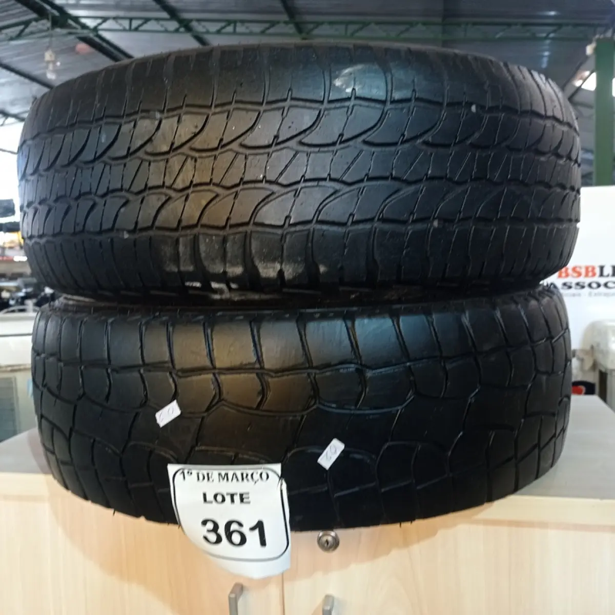 02 PNEUS MEIA VIDA 205/60 ARO16. (NO ESTADO) ATENÇÃO! FAZER A VISITAÇÃO ANTES DE ARREMATAR, NÃO SABEMOS SE FUNCIONA. LEILÃO NÃO TEM GARANTIA E NEM DEVOLUÇÃO, SUJEITO A POSSÍVEIS AVARIAS VISÍVEIS/OCULTAS E/OU AUSÊNCIA DE COMPONENTES.