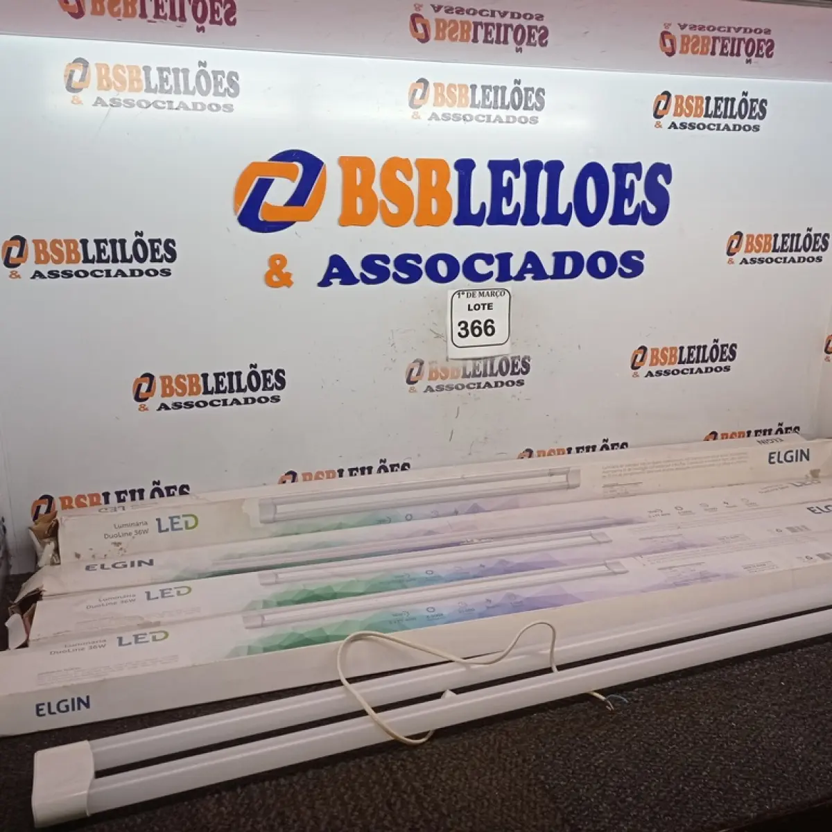 05 LUMINÁRIAS DE LED ELGIN. (NOVO) (NO ESTADO) ATENÇÃO! FAZER A VISITAÇÃO ANTES DE ARREMATAR, NÃO SABEMOS SE FUNCIONA. LEILÃO NÃO TEM GARANTIA E NEM DEVOLUÇÃO, SUJEITO A POSSÍVEIS AVARIAS VISÍVEIS/OCULTAS E/OU AUSÊNCIA DE COMPONENTES.