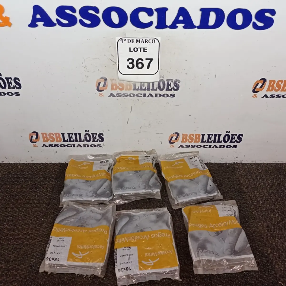 06 KG DE PREGOS COM CABEÇA 18X36. (NO ESTADO) ATENÇÃO! FAZER A VISITAÇÃO ANTES DE ARREMATAR, NÃO SABEMOS SE FUNCIONA. LEILÃO NÃO TEM GARANTIA E NEM DEVOLUÇÃO, SUJEITO A POSSÍVEIS AVARIAS VISÍVEIS/OCULTAS E/OU AUSÊNCIA DE COMPONENTES.