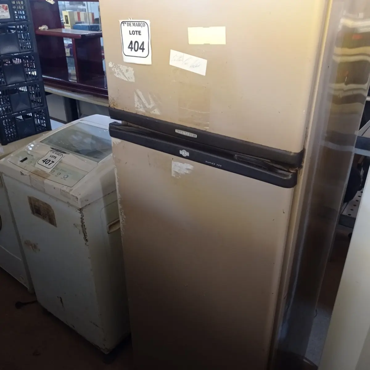 01 GELADEIRA BRASTEMP 220V. (NO ESTADO) ATENÇÃO! FAZER A VISITAÇÃO ANTES DE ARREMATAR, NÃO SABEMOS SE FUNCIONA. LEILÃO NÃO TEM GARANTIA E NEM DEVOLUÇÃO, SUJEITO A POSSÍVEIS AVARIAS VISÍVEIS/OCULTAS E/OU AUSÊNCIA DE COMPONENTES.