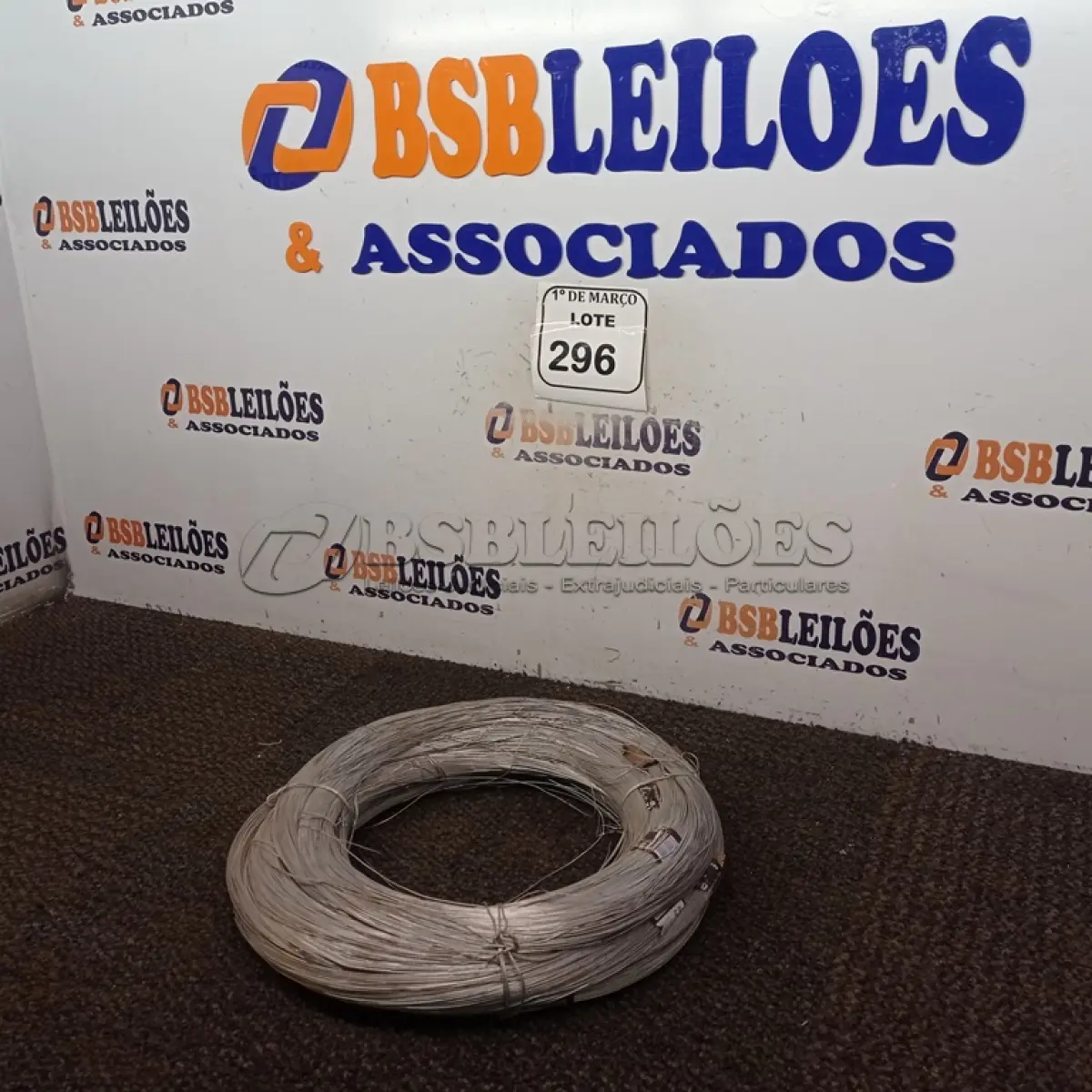 LOTE 296 - 10KG DE ARAME GALVANIZADOS. (NO ESTADO) ATENÇÃO! FAZER A VISITAÇÃO ANTES DE ARREMATAR, NÃO SABEMOS SE FUNCIONA. LEILÃO NÃO TEM GARANTIA E NEM DEVOLUÇÃO, SUJEITO A POSSÍVEIS AVARIAS VISÍVEIS/OCULTAS E/OU AUSÊNCIA DE COMPONENTES.