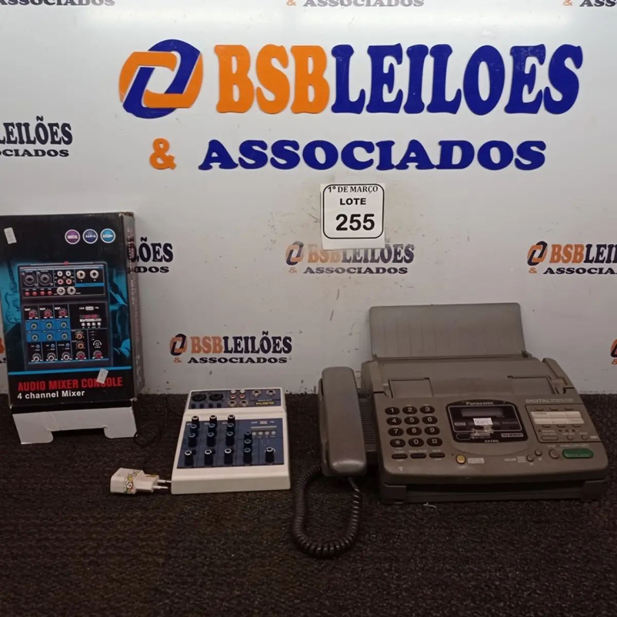 01 FAX PANASONIC E 01 ÁUDIO MIXER CONSOLE 4 CANAIS.  (NO ESTADO) ATENÇÃO! FAZER A VISITAÇÃO ANTES DE ARREMATAR, NÃO SABEMOS SE FUNCIONA. LEILÃO NÃO TEM GARANTIA E NEM DEVOLUÇÃO, SUJEITO A POSSÍVEIS AVARIAS VISÍVEIS/OCULTAS E/OU AUSÊNCIA DE COMPONENTES.