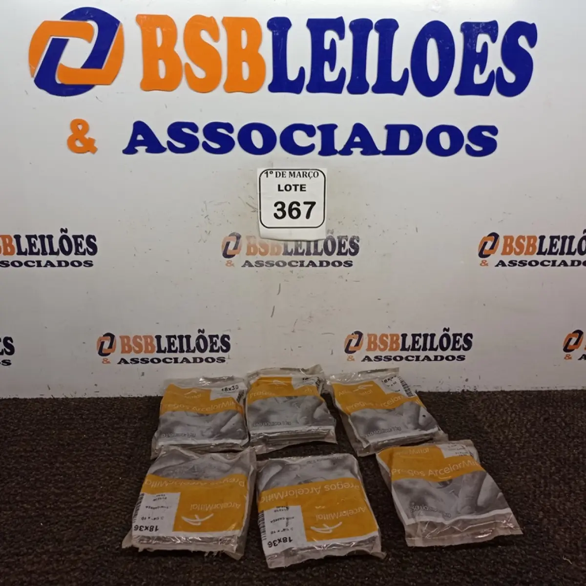 06 KG DE PREGOS COM CABEÇA 18X36. (NO ESTADO) ATENÇÃO! FAZER A VISITAÇÃO ANTES DE ARREMATAR, NÃO SABEMOS SE FUNCIONA. LEILÃO NÃO TEM GARANTIA E NEM DEVOLUÇÃO, SUJEITO A POSSÍVEIS AVARIAS VISÍVEIS/OCULTAS E/OU AUSÊNCIA DE COMPONENTES.