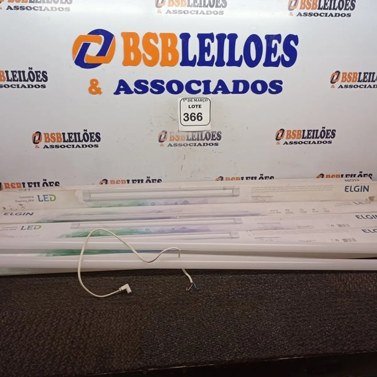 05 LUMINÁRIAS DE LED ELGIN. (NOVO) (NO ESTADO) ATENÇÃO! FAZER A VISITAÇÃO ANTES DE ARREMATAR, NÃO SABEMOS SE FUNCIONA. LEILÃO NÃO TEM GARANTIA E NEM DEVOLUÇÃO, SUJEITO A POSSÍVEIS AVARIAS VISÍVEIS/OCULTAS E/OU AUSÊNCIA DE COMPONENTES.
