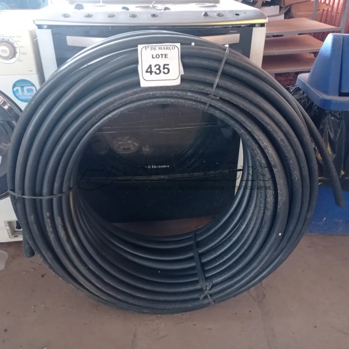 LOTE 435 - 01 ROLO DE MANGUEIRA. (NO ESTADO) ATENÇÃO! FAZER A VISITAÇÃO ANTES DE ARREMATAR, NÃO SABEMOS SE FUNCIONA. LEILÃO NÃO TEM GARANTIA E NEM DEVOLUÇÃO, SUJEITO A POSSÍVEIS AVARIAS VISÍVEIS/OCULTAS E/OU AUSÊNCIA DE COMPONENTES.