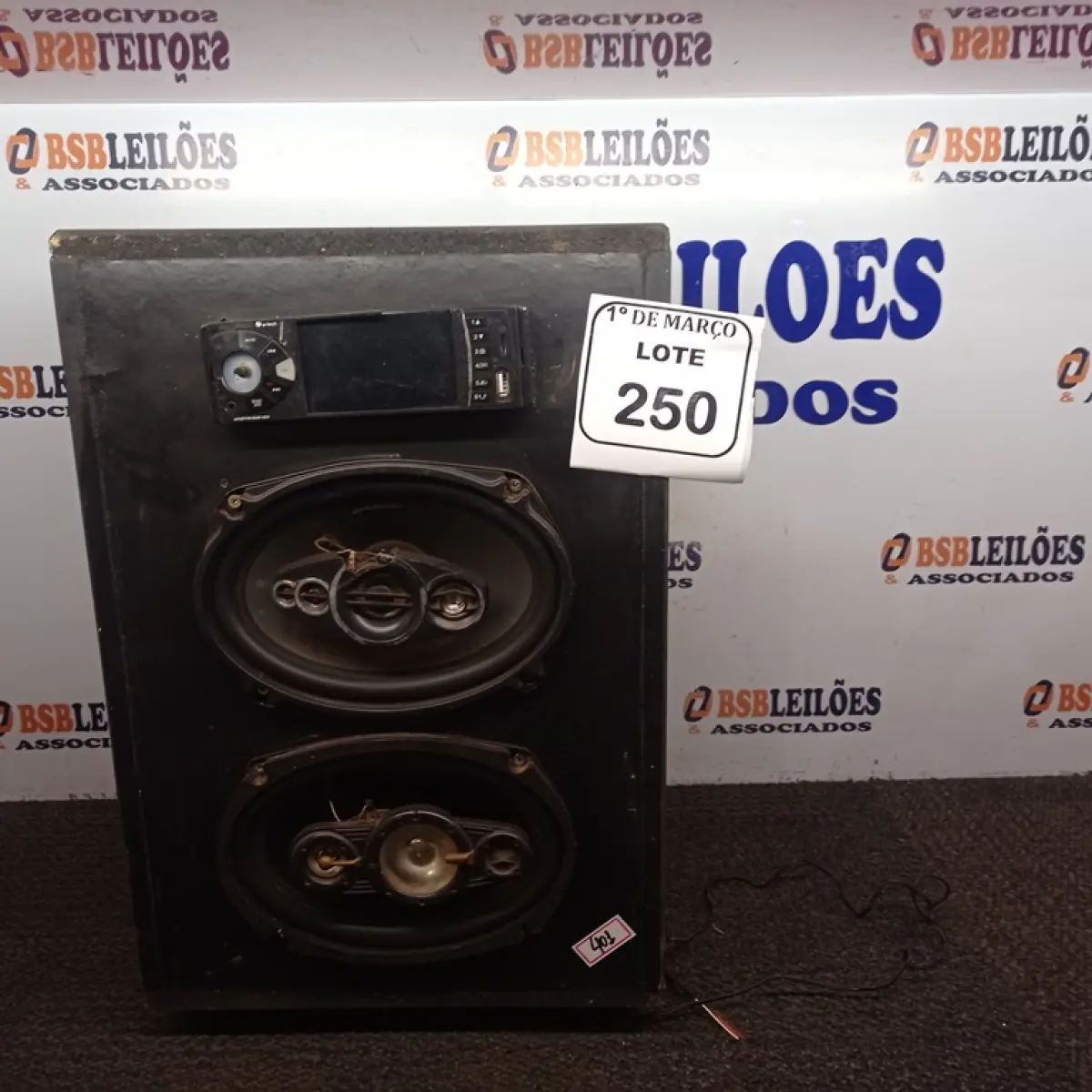 01 CAIXA COM RÁDIO PLAYER E 2 AUTOS FALANTES 6X9. (NO ESTADO) ATENÇÃO! FAZER A VISITAÇÃO ANTES DE ARREMATAR, NÃO SABEMOS SE FUNCIONA. LEILÃO NÃO TEM GARANTIA E NEM DEVOLUÇÃO, SUJEITO A POSSÍVEIS AVARIAS VISÍVEIS/OCULTAS E/OU AUSÊNCIA DE COMPONENTES.
