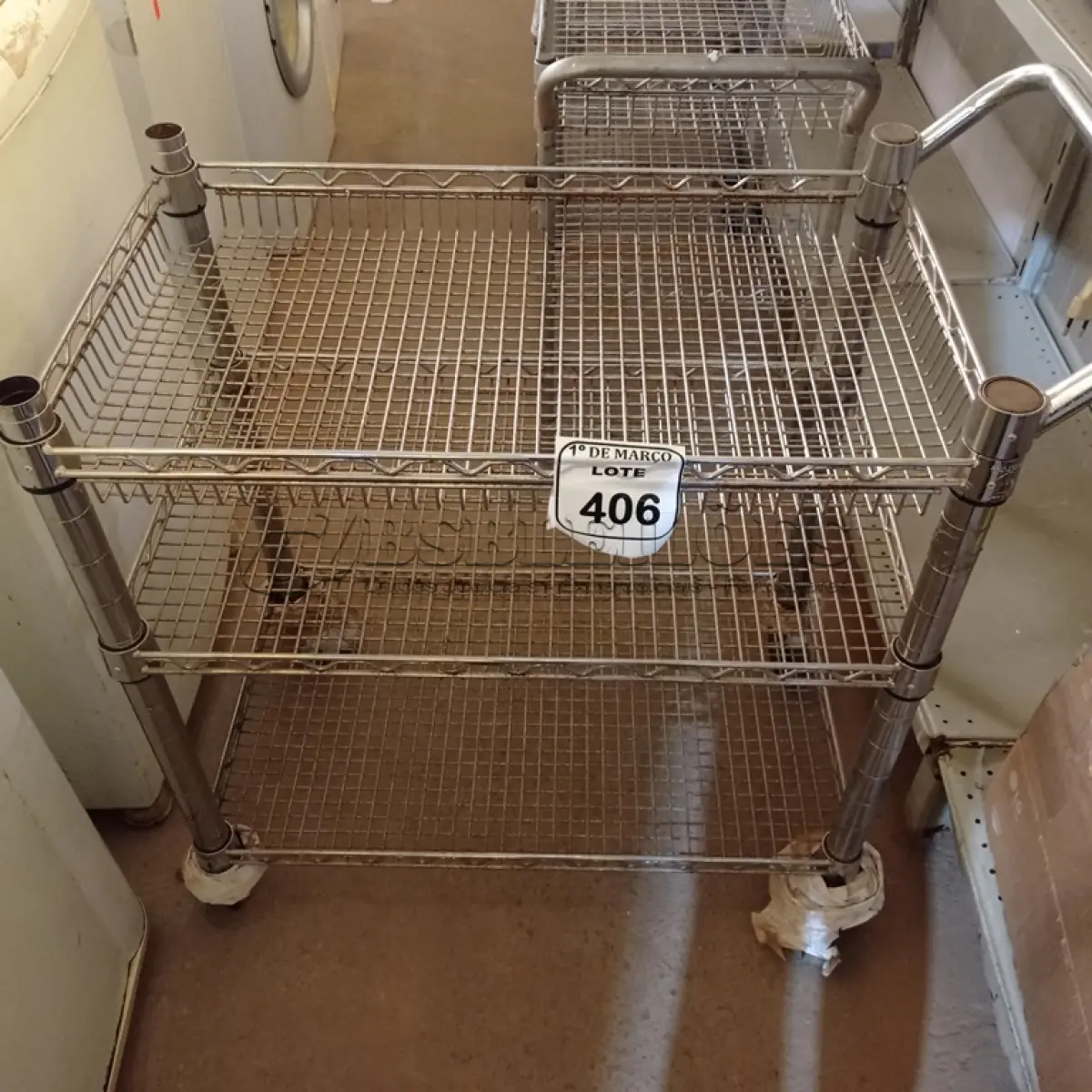 LOTE 406 - 01 CARRINHO PARA SERVIÇO CROMADO. (NO ESTADO) ATENÇÃO! FAZER A VISITAÇÃO ANTES DE ARREMATAR, NÃO SABEMOS SE FUNCIONA. LEILÃO NÃO TEM GARANTIA E NEM DEVOLUÇÃO, SUJEITO A POSSÍVEIS AVARIAS VISÍVEIS/OCULTAS E/OU AUSÊNCIA DE COMPONENTES.