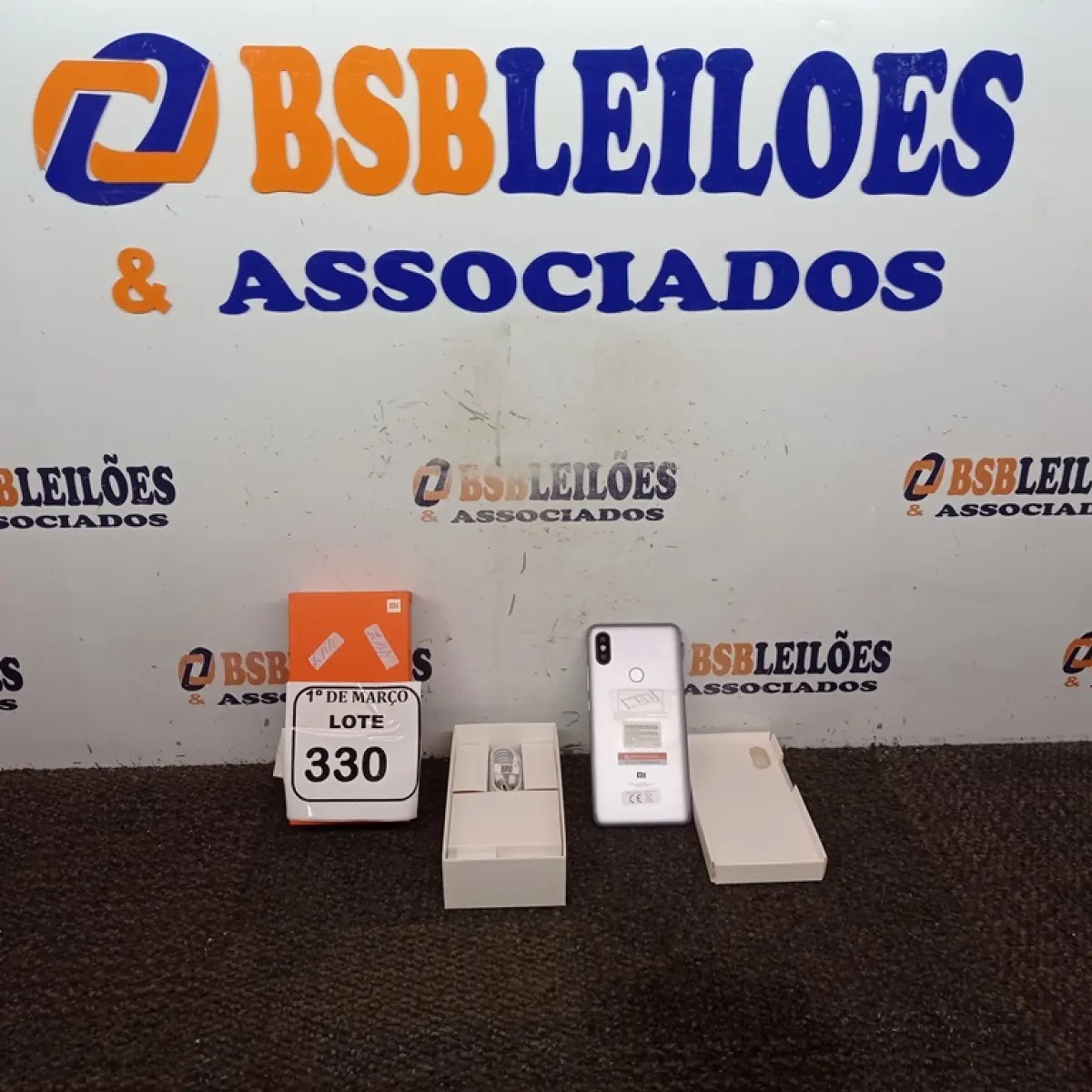 01 CELULAR READMI S2 (NOVO). (NO ESTADO) ATENÇÃO! FAZER A VISITAÇÃO ANTES DE ARREMATAR, NÃO SABEMOS SE FUNCIONA. LEILÃO NÃO TEM GARANTIA E NEM DEVOLUÇÃO, SUJEITO A POSSÍVEIS AVARIAS VISÍVEIS/OCULTAS E/OU AUSÊNCIA DE COMPONENTES.