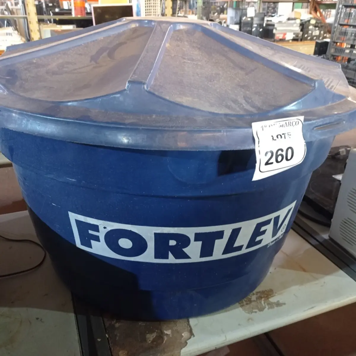 01 CAIXA D’ÁGUA FORTLEV 250 LITROS. (NO ESTADO) ATENÇÃO! FAZER A VISITAÇÃO ANTES DE ARREMATAR, NÃO SABEMOS SE FUNCIONA. LEILÃO NÃO TEM GARANTIA E NEM DEVOLUÇÃO, SUJEITO A POSSÍVEIS AVARIAS VISÍVEIS/OCULTAS E/OU AUSÊNCIA DE COMPONENTES.