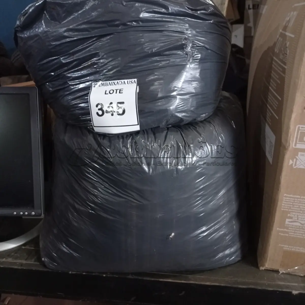 LOTE 345 - 02 SACOS DE CORTINAS. (NO ESTADO EM QUE SE ENCONTRA. SUJEITO A AVARIAS OCULTAS/VISÍVEIS.)