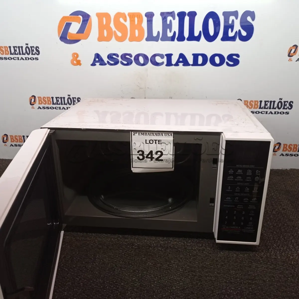 LOTE 342 - 01 MICRO-ONDAS LG 220V (MICROWAVE). (NO ESTADO EM QUE SE ENCONTRA. SUJEITO A AVARIAS OCULTAS/VISÍVEIS.) BF8674R