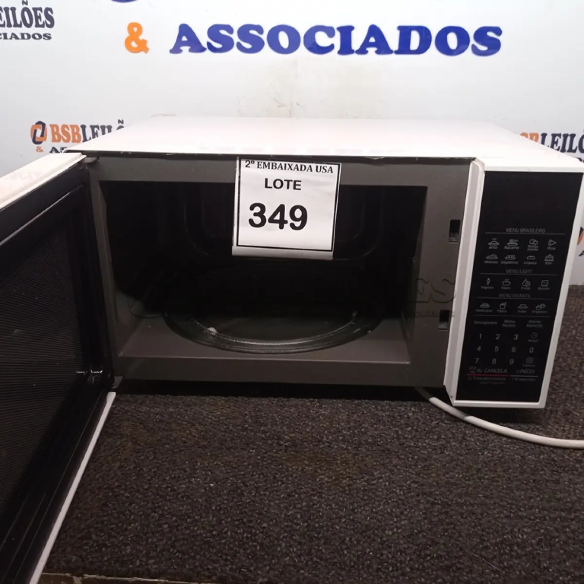 LOTE 349 - 01 MICRO-ONDAS LG 127 (MICROWAVE). (NO ESTADO EM QUE SE ENCONTRA. SUJEITO A AVARIAS OCULTAS/VISÍVEIS.) BF8671F
