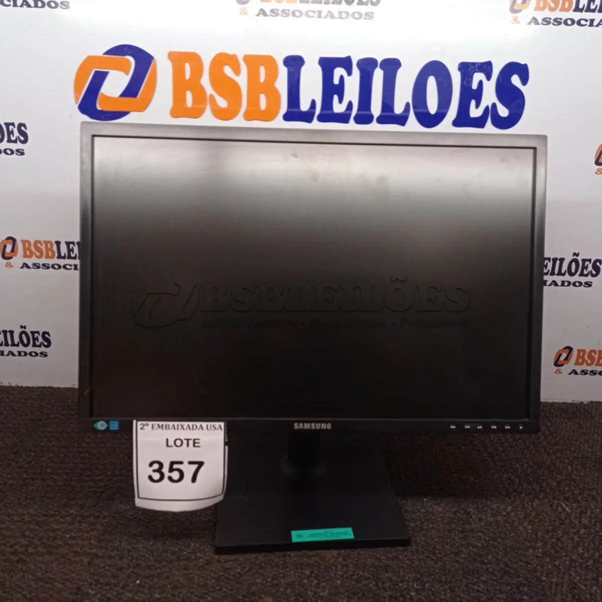 LOTE 357 - 01 MONITOR SAMSUNG. (NO ESTADO EM QUE SE ENCONTRA. SUJEITO A AVARIAS OCULTAS/VISÍVEIS.)