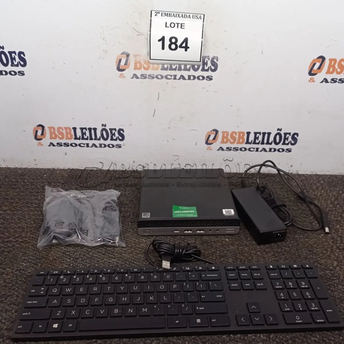LOTE 184 - 01 CPU HP, MOUSE, TECLADO E CARREGADOR. (NO ESTADO EM QUE SE ENCONTRA. SUJEITO A AVARIAS OCULTAS/VISÍVEIS.) BD0545W