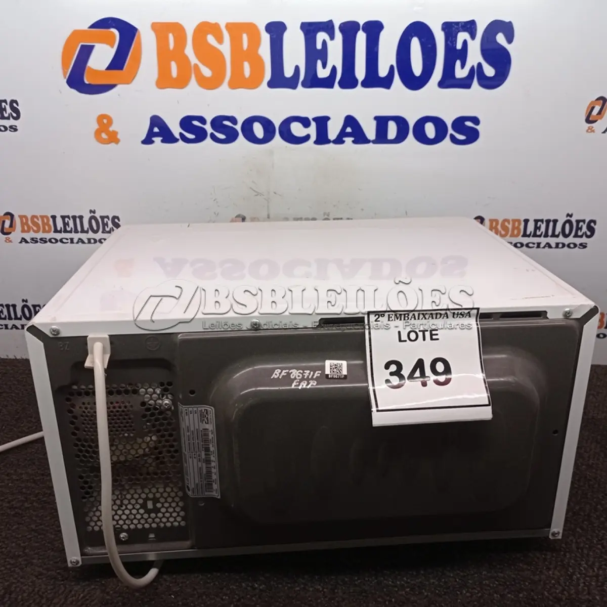LOTE 349 - 01 MICRO-ONDAS LG 127 (MICROWAVE). (NO ESTADO EM QUE SE ENCONTRA. SUJEITO A AVARIAS OCULTAS/VISÍVEIS.) BF8671F