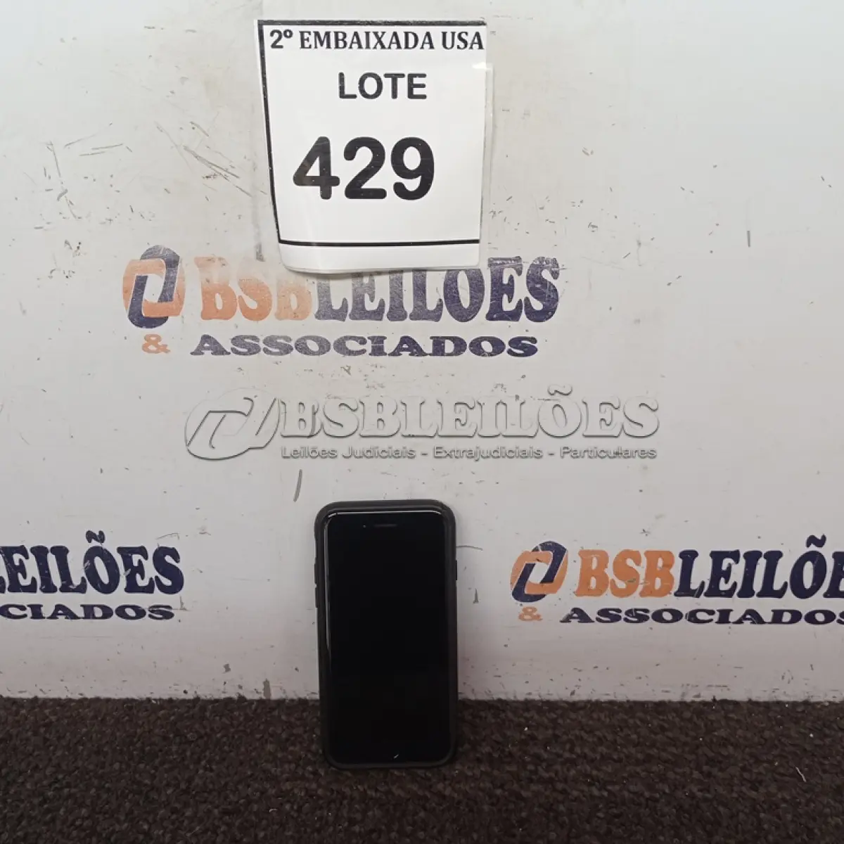 LOTE 429 - 01 IPHONE 8. (NO ESTADO EM QUE SE ENCONTRA. SUJEITO A AVARIAS OCULTAS/VISÍVEIS.)