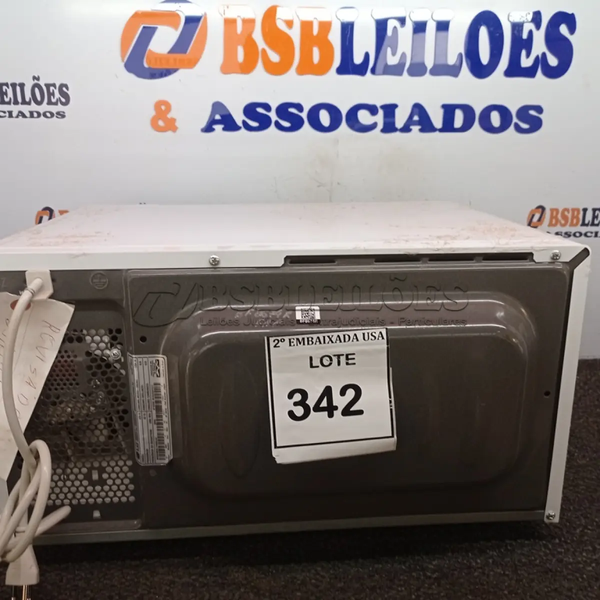 LOTE 342 - 01 MICRO-ONDAS LG 220V (MICROWAVE). (NO ESTADO EM QUE SE ENCONTRA. SUJEITO A AVARIAS OCULTAS/VISÍVEIS.) BF8674R