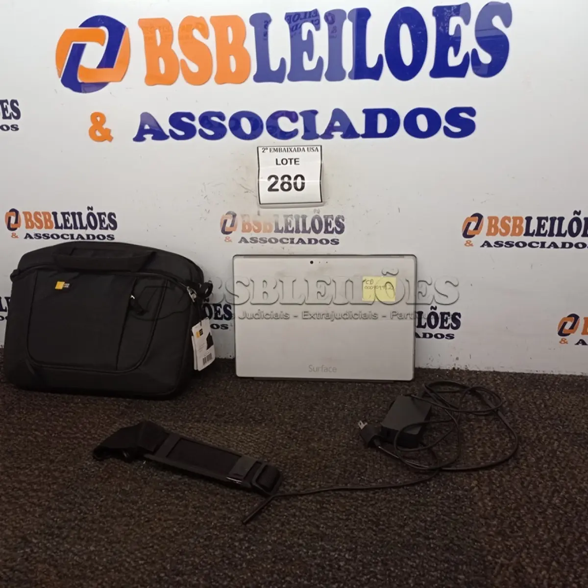 LOTE 280 - 01 TABLET 0004044920 SURFACE. (NO ESTADO EM QUE SE ENCONTRA. SUJEITO A AVARIAS OCULTAS/VISÍVEIS.)