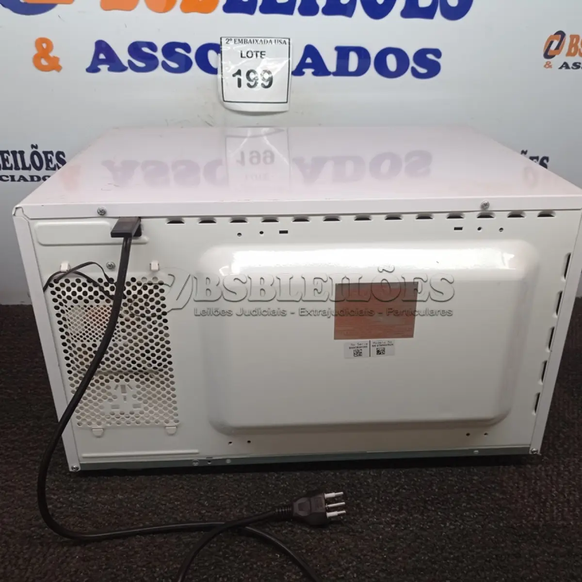 LOTE 199 - 01 MICRO-ONDAS PANASONIC 220V. (MICROWAVE). (NO ESTADO EM QUE SE ENCONTRA. SUJEITO A AVARIAS OCULTAS/VISÍVEIS.) BF8648J